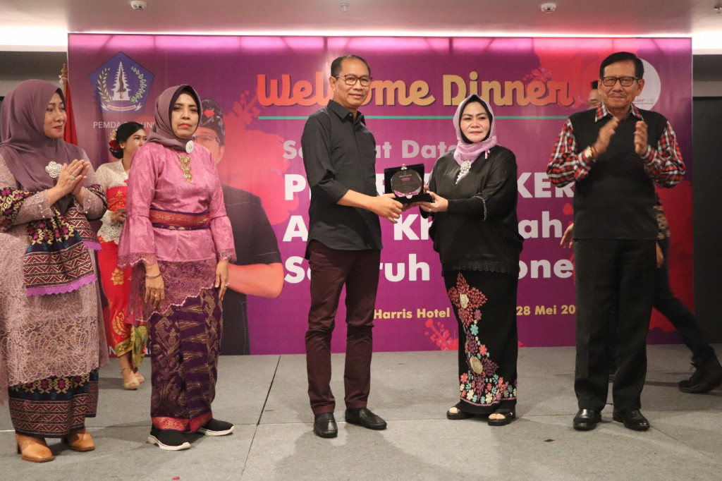 Wabup Suiasa Hadiri Gala Dinner Rakernas Alisa Khadijah ICMI se-Indonesia